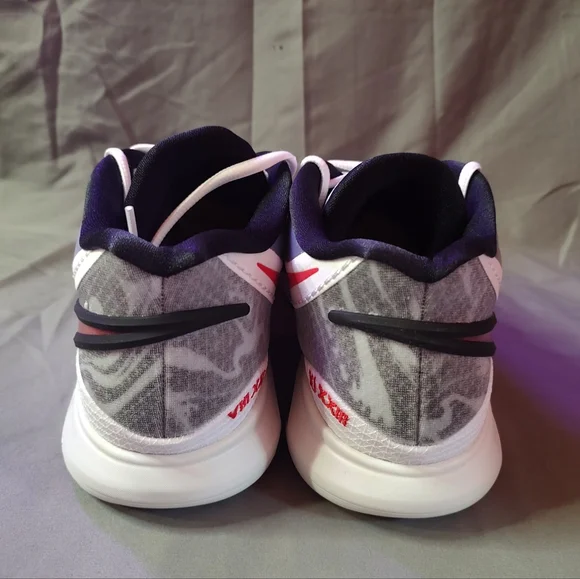 Nike Kyrie 8 - Picture 3 of 5